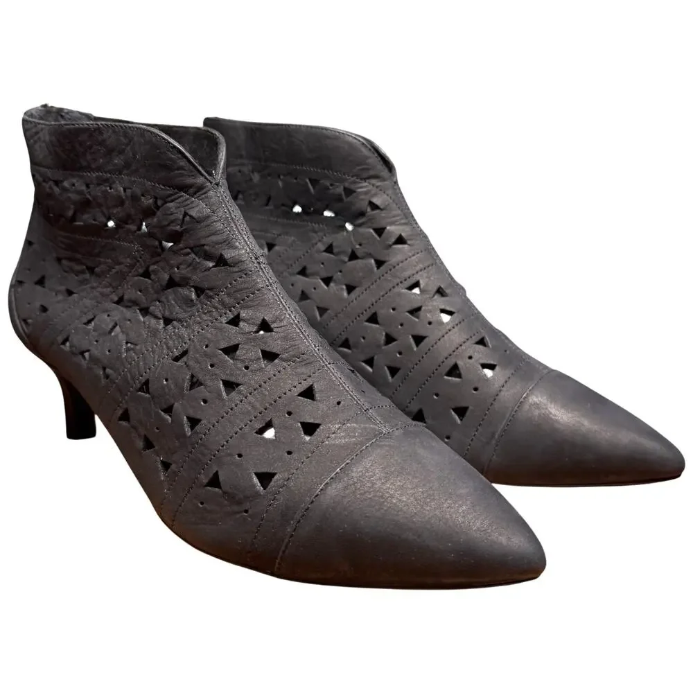 Rockport Total Motion Kalila Women's 10 Black Nubuck Booties Kitten Heel Cut Out